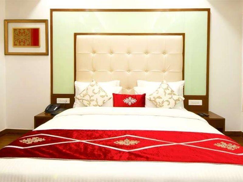 Hotel Swaran Palace Delhi Zewnętrze zdjęcie