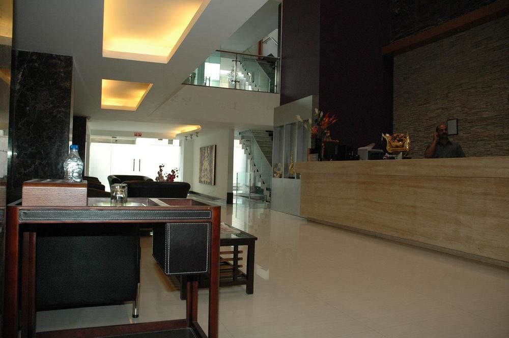 Hotel Swaran Palace Delhi Zewnętrze zdjęcie